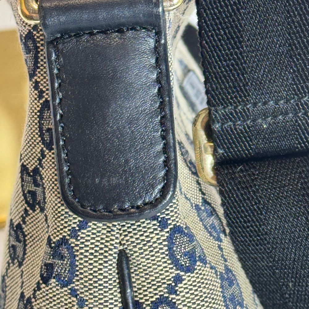 Gucci Beige and Navy Crossbody Bag - Picture 4 of 14